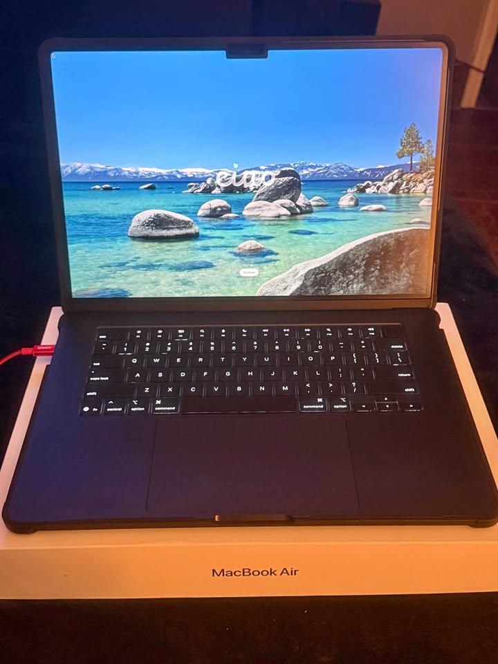 (2025 Model) Apple MacBook Air 15" M4 chip 16GB RAM 256GB SSD Midnight MW1L3LL/A