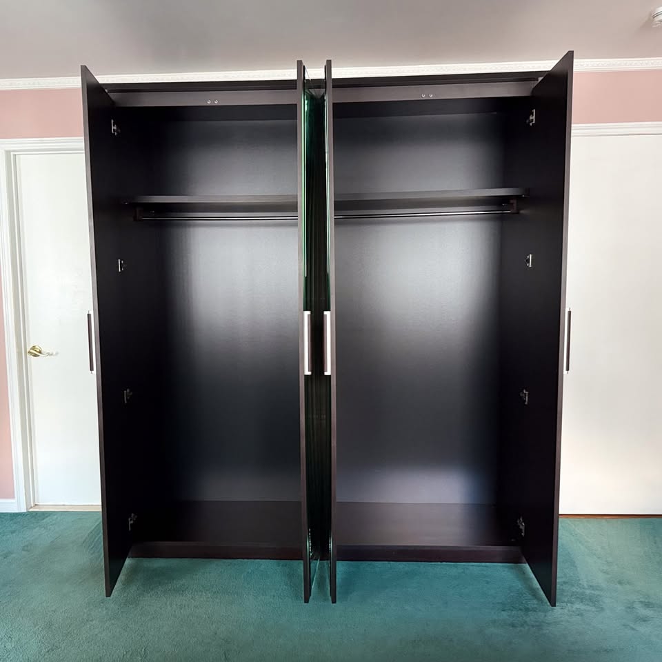 Large Modern Mirrored Wardrobe.