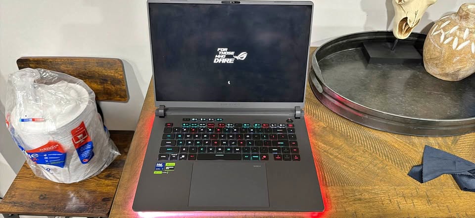 ASUS ROG STRIX G16 Laptop with 5070ti, Intel Ultra 9 275x, 32GB RAM, 2TB SSD, IPS 240Hz 2.5k Screen