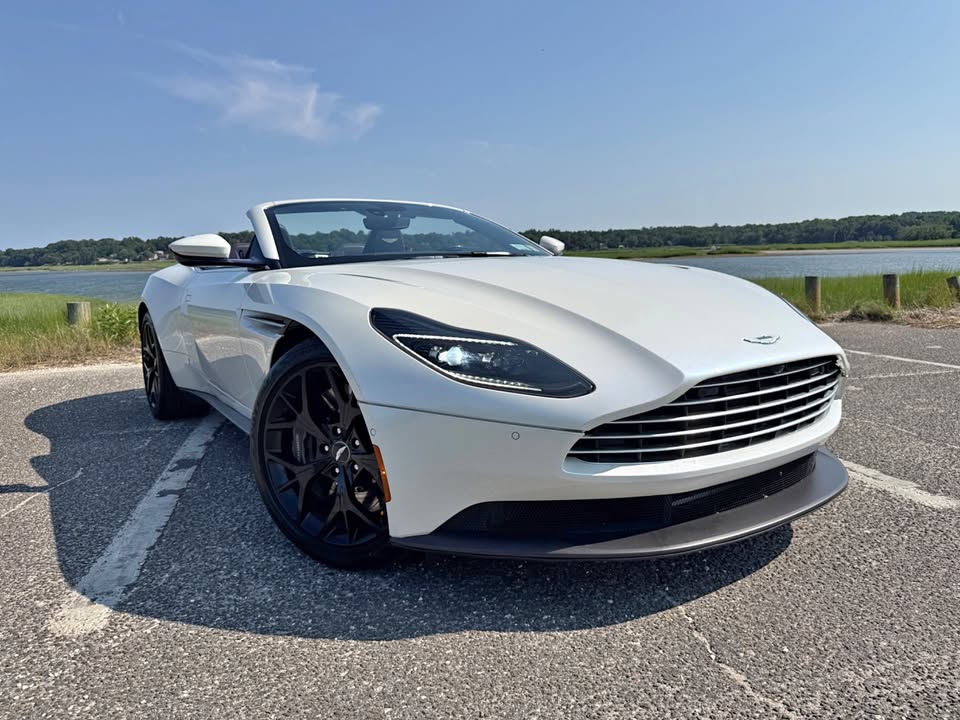 2019 Aston Martin db 11 v8 volante