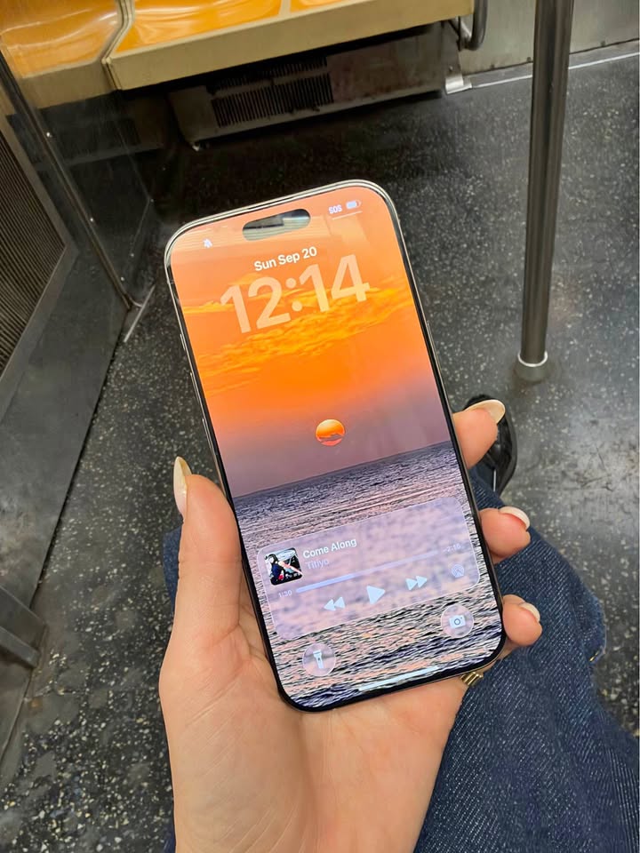 iPhone 16
