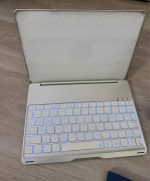 Apple iPad 128gb (5th gen), 4 cases, 3 screen protectors - 图片 3